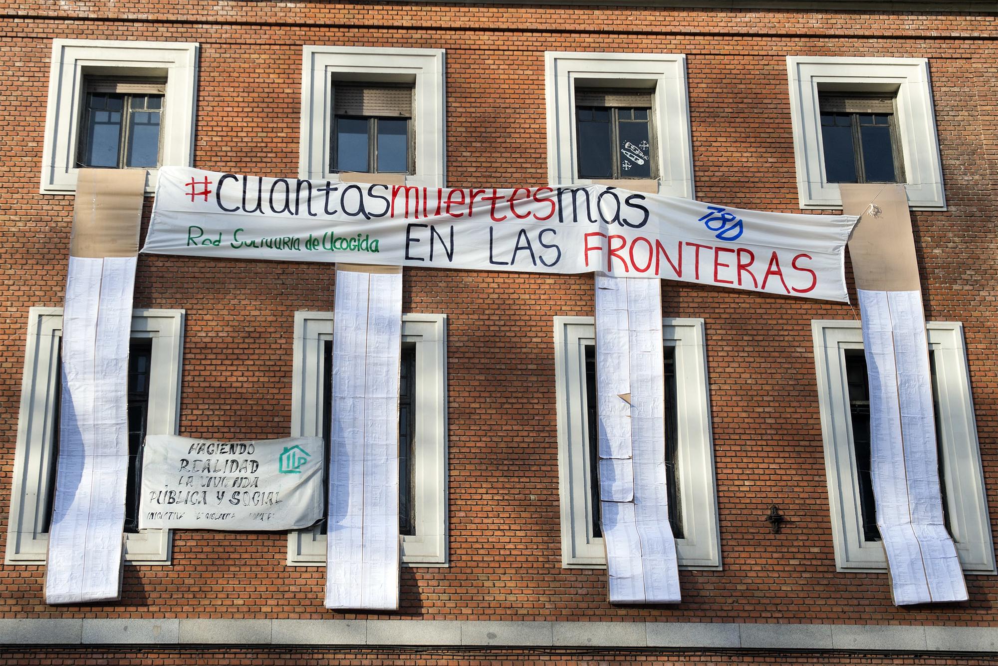 Acción Cuantas muertes más Ingobernable fachada